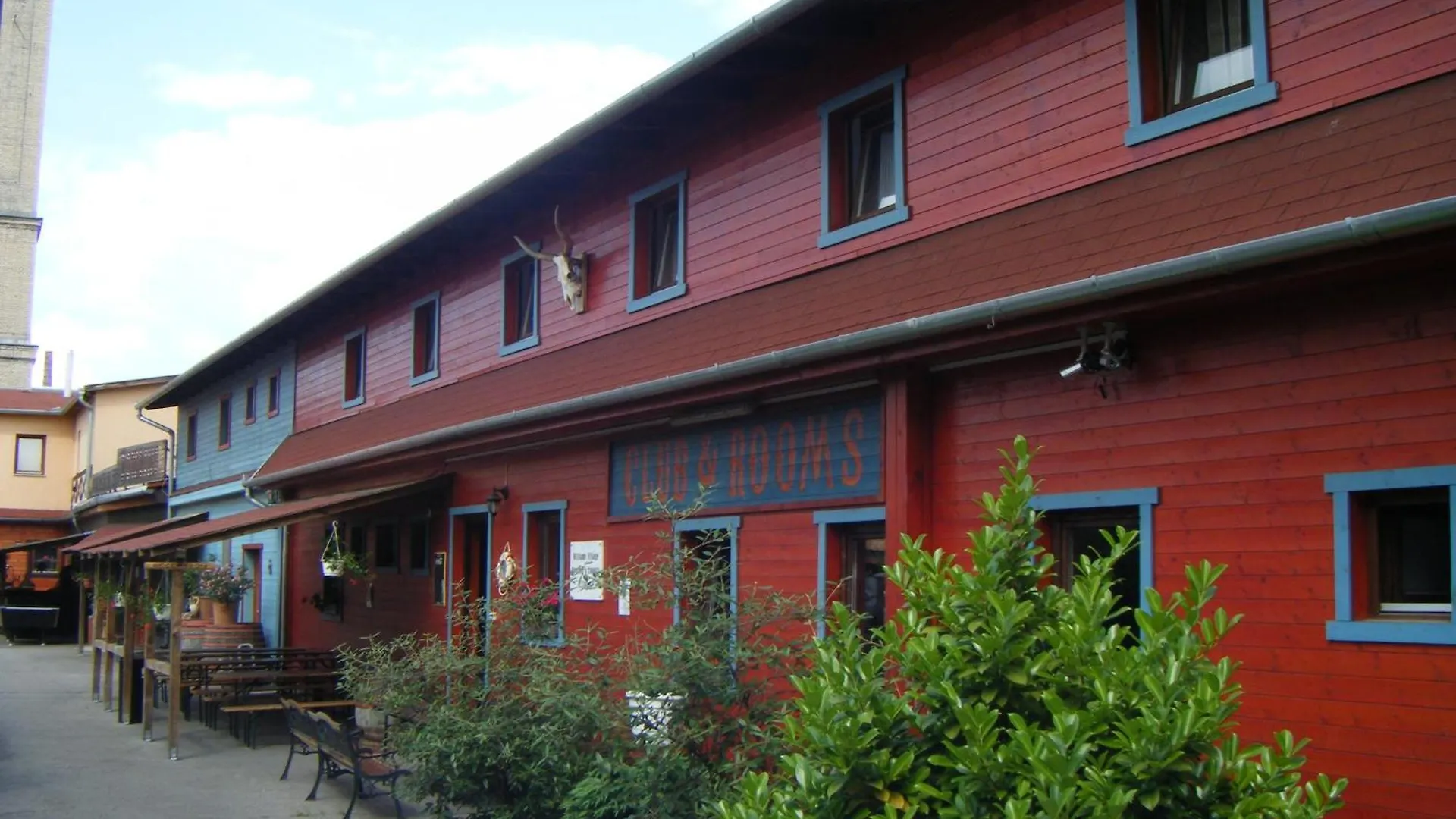Williams Village Bowling & Country Club Budapest Motel