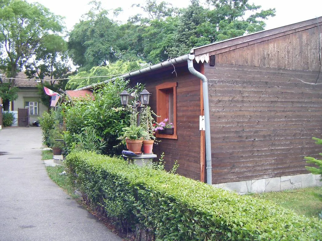 Williams Village Bowling & Country Club Budapest 2*,
